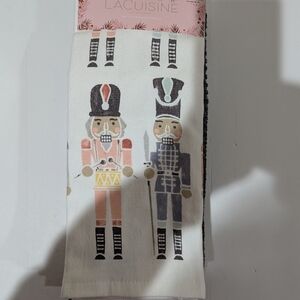 NEW Lacuisine by Kassadex, Set of 4 Kitchen Towels. Toy Soldier Theme